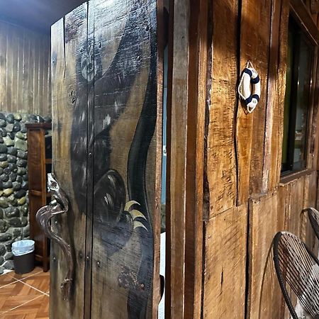 Hostel Rustico Marabi Tárcoles Eksteriør bilde