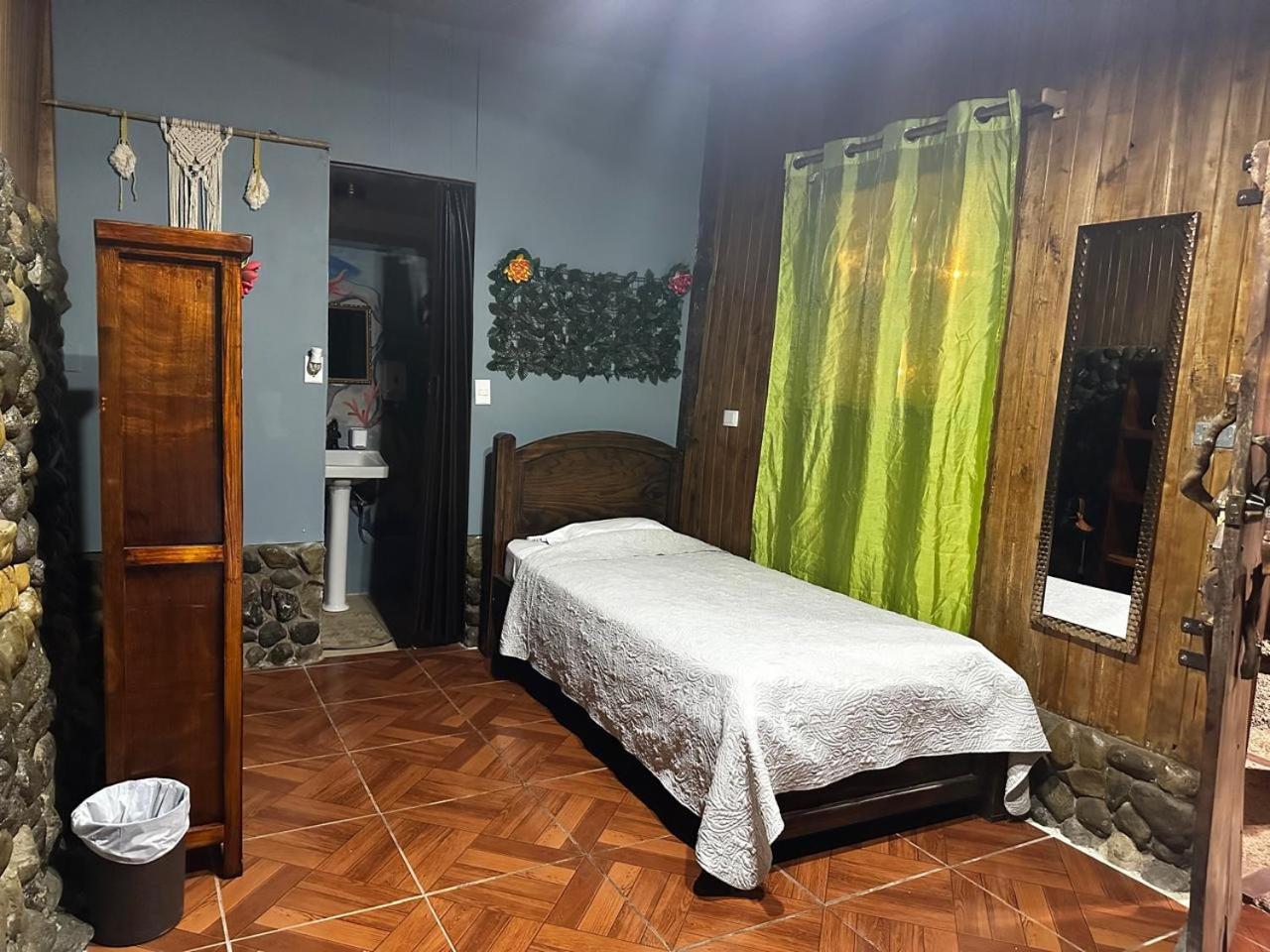 Hostel Rustico Marabi Tárcoles Eksteriør bilde